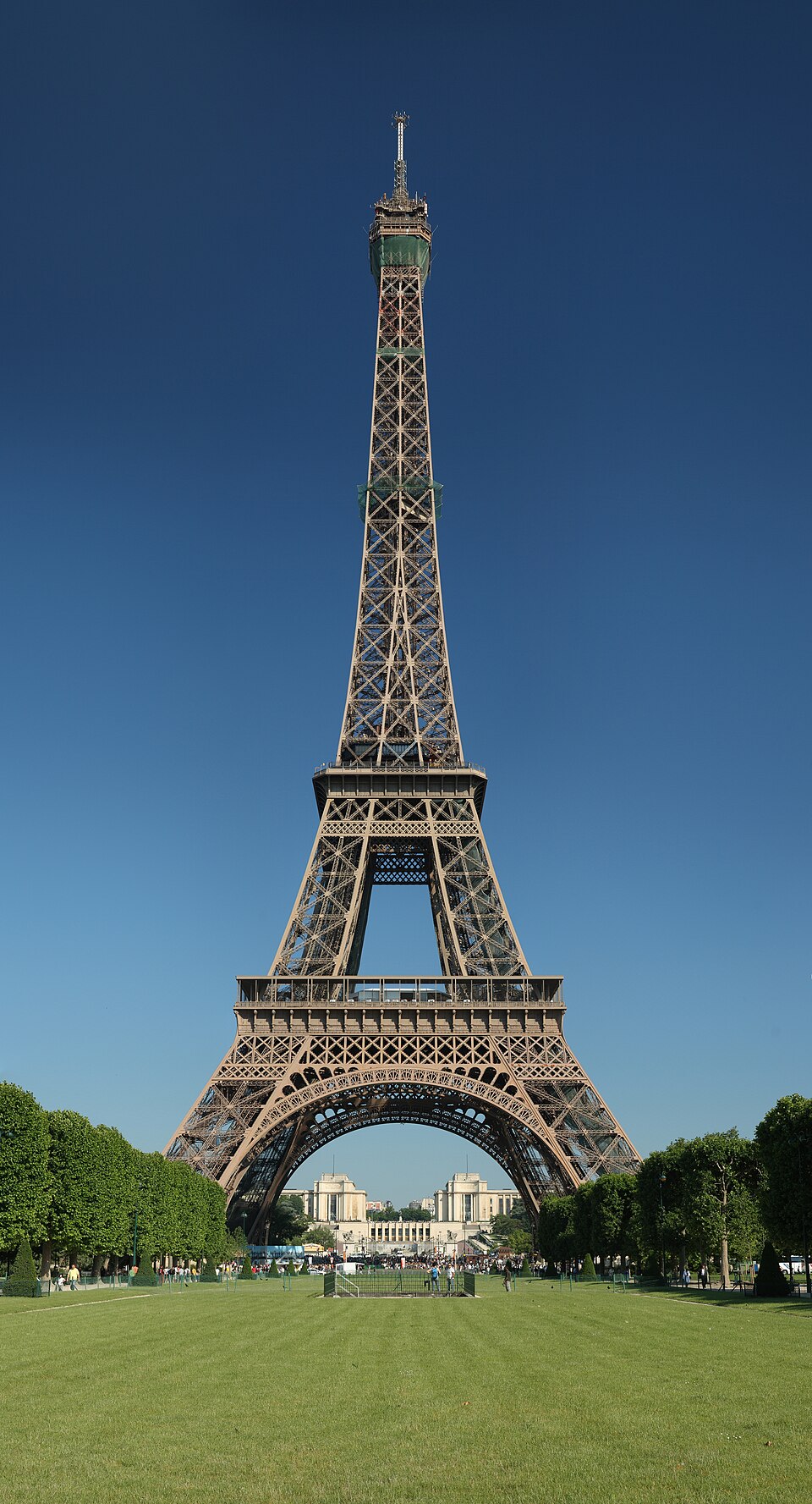 Inglaterra, París e Italia